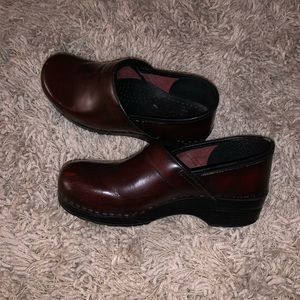 Dark maroon clogs (never been worn)
